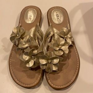 B.o.c. Floral gold shimmer sandals